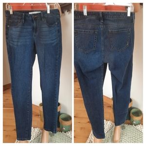 Jones New York Size 4 skinny jeans! Like New